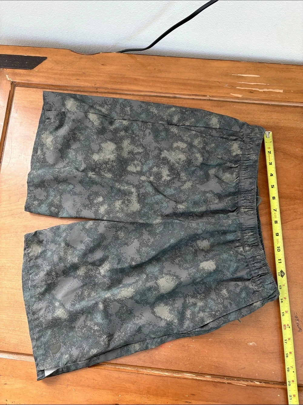The North Face Men's Green-Gray Camo Athletic Shorts Size Medium